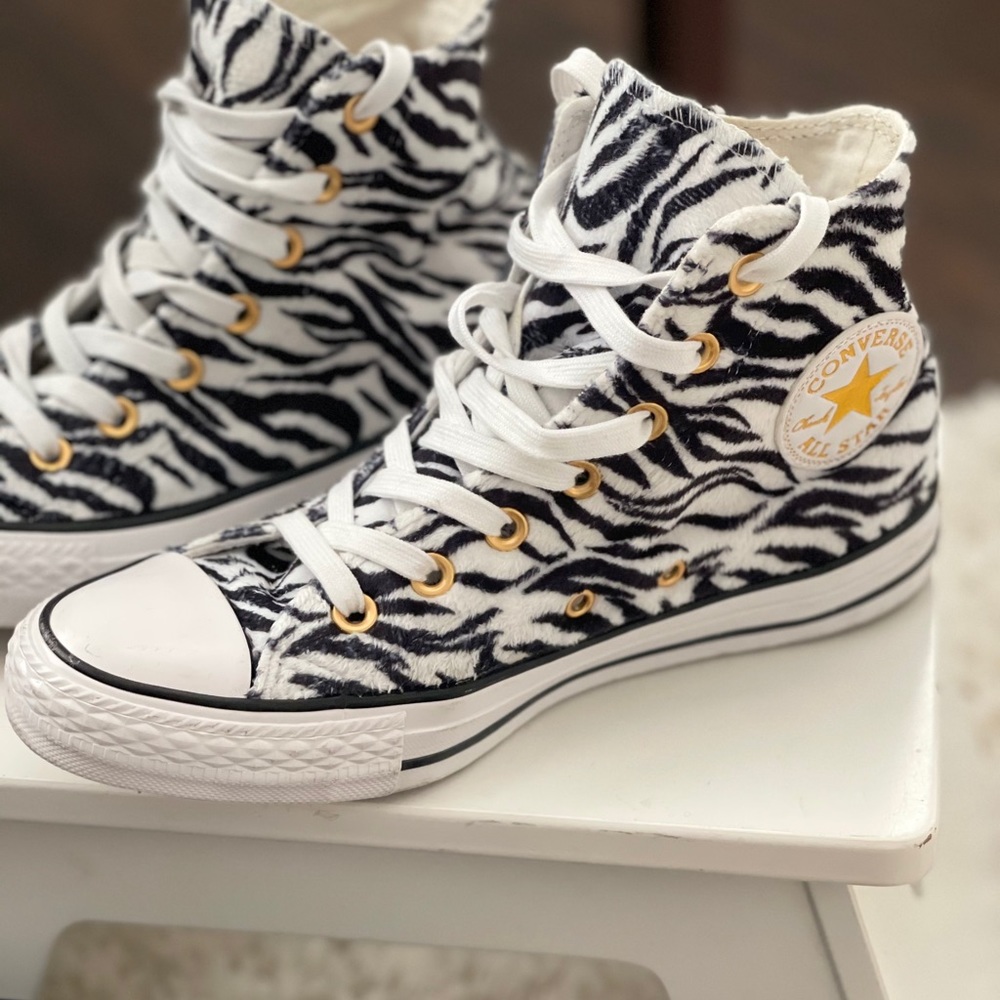 Women’s Size 7 Zebra Print Converse